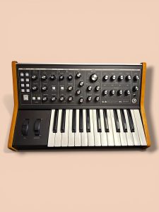 My new Moog Subsequent 25 - Kulshan Studios Presets Review